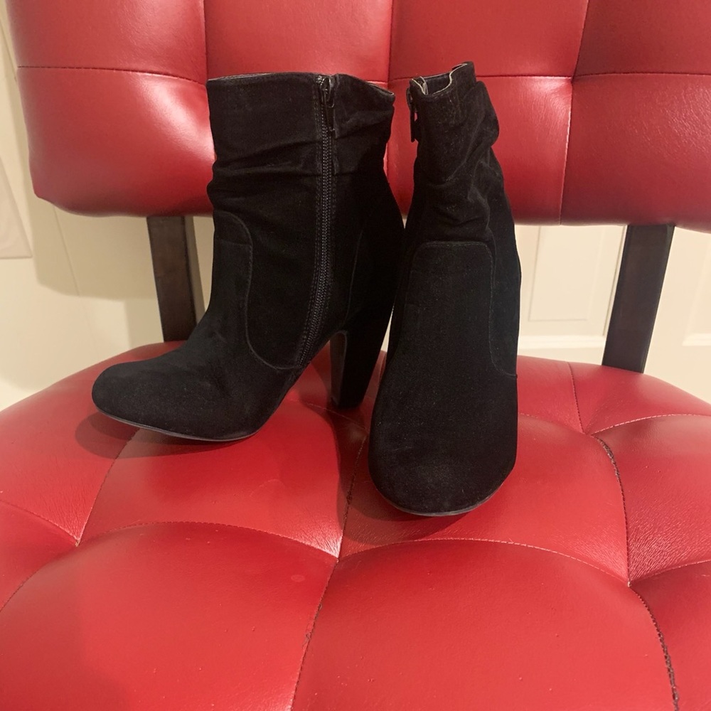 Bamboo suede scrunched ankle boots